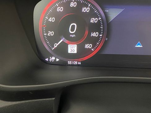 Used 2020 Volvo XC40 T5 R-Design image 19