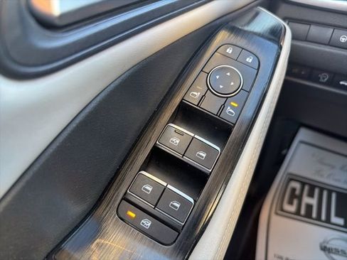 Used 2023 Nissan Rogue SL w/ SL Premium Package image 23