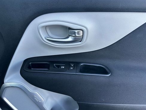 Used 2021 Jeep Renegade Latitude image 35