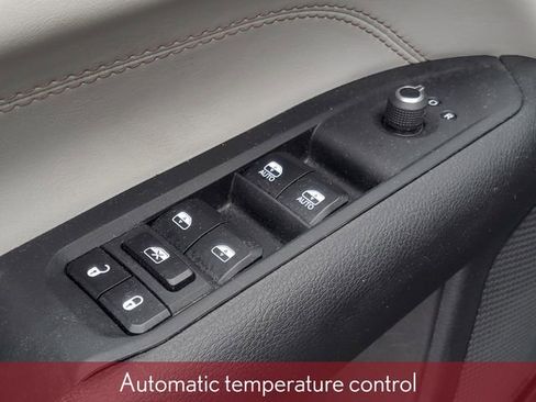 Used 2024 Jeep Compass Limited image 12