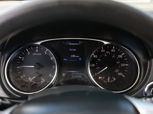 Used 2014 Nissan Rogue SV image 28