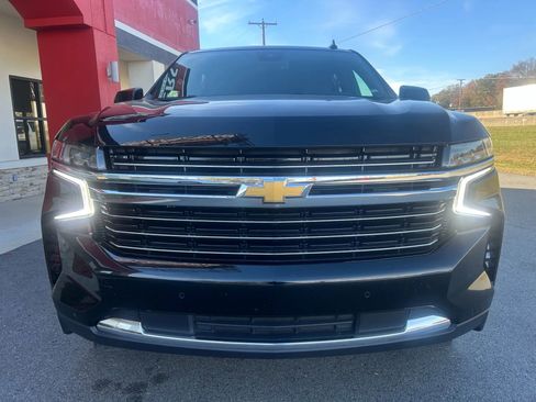 Used 2023 Chevrolet Suburban LT image 4