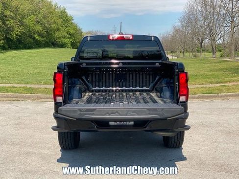 Used 2023 Chevrolet Colorado W/T image 11