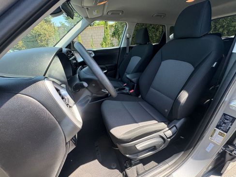 Used 2025 Kia Soul LX w/ LX Technology Package FWD image 34