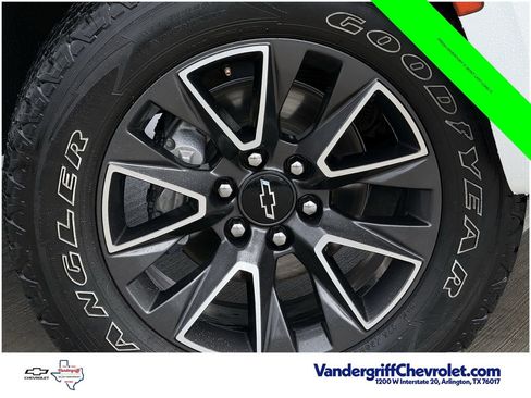 Used 2022 Chevrolet Tahoe Z71 w/ Z71 Off-Road Package AWD/4WD image 9