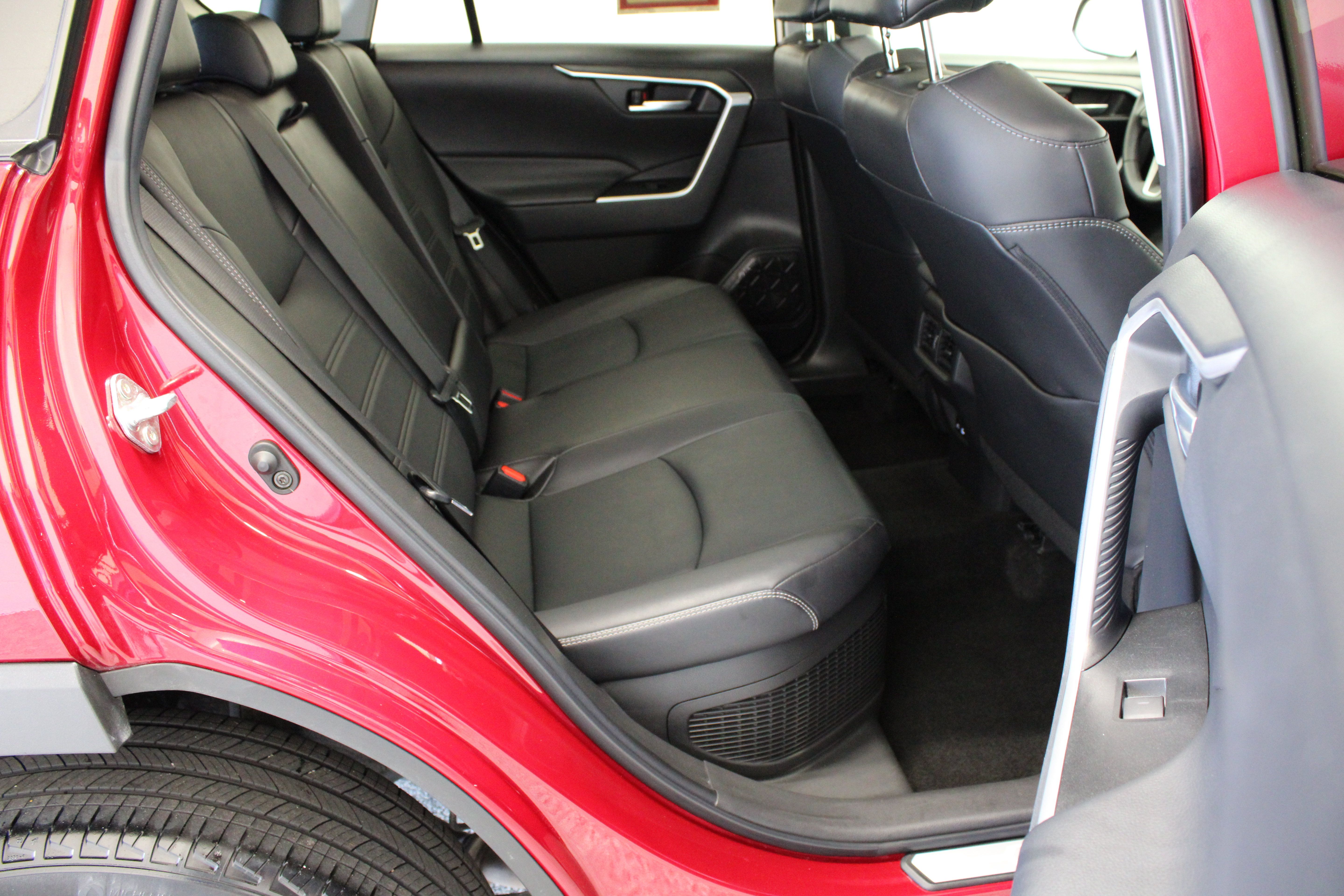 Used 2023 Toyota RAV4 XLE Premium AWD/4WD image 34