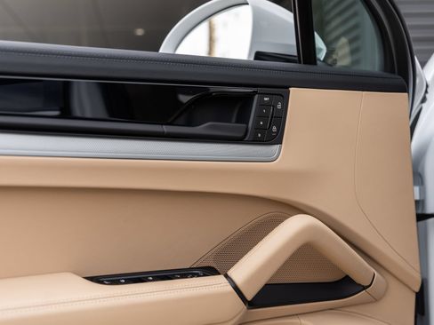 Certified 2026 Porsche Cayenne AWD/4WD image 22