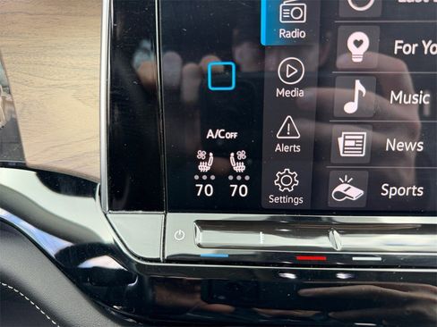 Used 2024 Volkswagen Atlas SE image 24