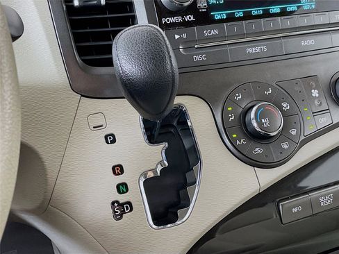 Used 2011 Toyota Sienna LE w/ Towing Pkg FWD image 20