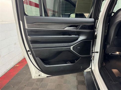 Used 2024 Jeep Wagoneer L Series II w/ Flexible Seating Group image 10