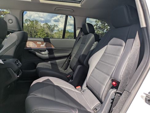 New 2026 Mercedes-Benz GLS 450 4MATIC image 17