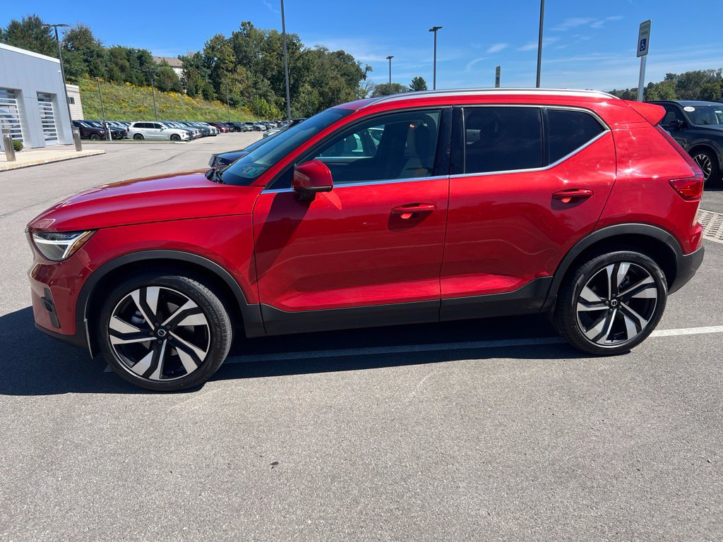 Used 2025 Volvo XC40 B5 Plus w/ Climate Package AWD/4WD image 8