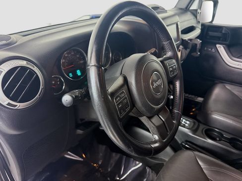 Used 2016 Jeep Wrangler Unlimited Sahara w/ Connectivity Group image 21