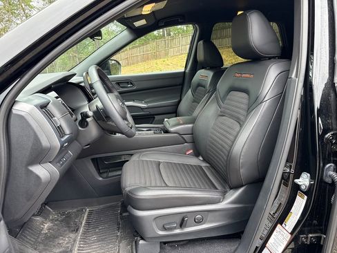 Used 2024 Nissan Pathfinder Rock Creek image 13