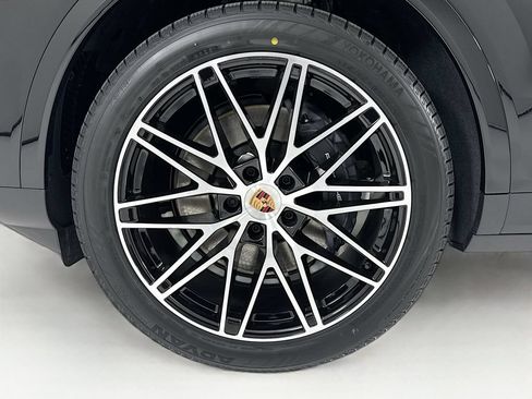 New 2026 Porsche Cayenne Coupe AWD/4WD image 33