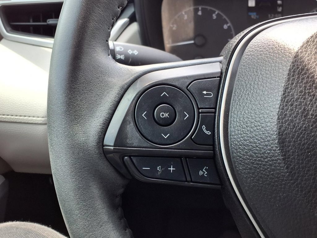 Used 2024 Toyota Corolla Cross LE AWD/4WD image 13