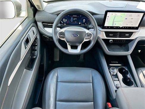 Used 2025 Ford Explorer Active w/ Active Comfort Package image 21
