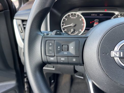 Used 2023 Nissan Rogue S image 16