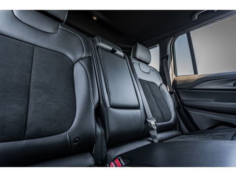 Used 2025 Jeep Grand Cherokee Altitude image 26