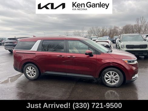 Certified 2022 Kia Carnival LX image 4