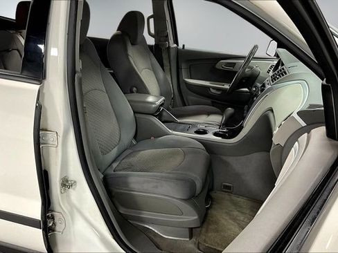 Used 2011 Chevrolet Traverse LS image 25