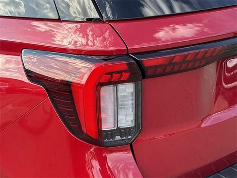 Certified 2025 Ford Explorer ST-Line w/ Premium Package image 11