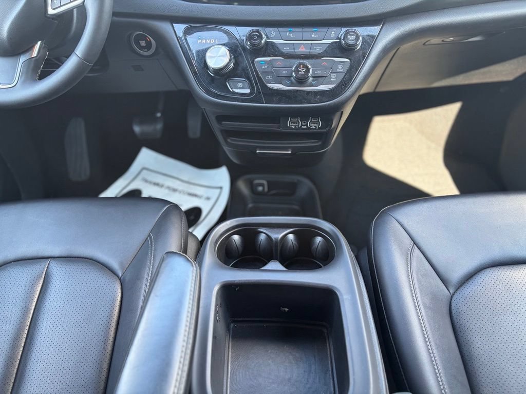 Certified 2025 Chrysler Pacifica Select FWD image 30