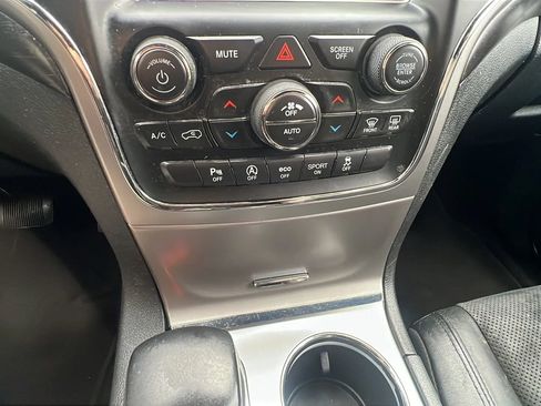 Used 2018 Jeep Grand Cherokee Laredo RWD image 17