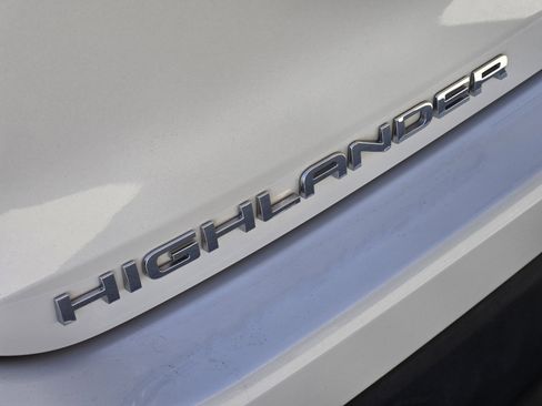 Used 2024 Toyota Highlander XLE image 20