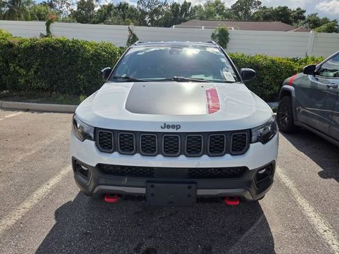 Used 2025 Jeep Compass Trailhawk w/ Trailhawk Convenience Group AWD/4WD image 2