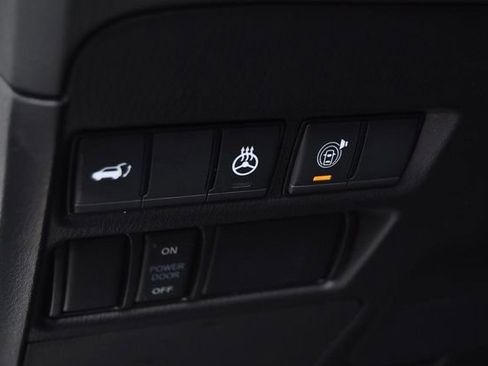 Used 2024 Nissan Armada SL w/ Captain's Chairs Package image 11