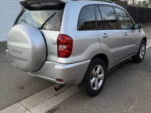 Used 2005 Toyota RAV4 4WD image 5