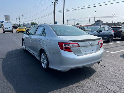 Used 2014 Toyota Camry SE FWD image 3