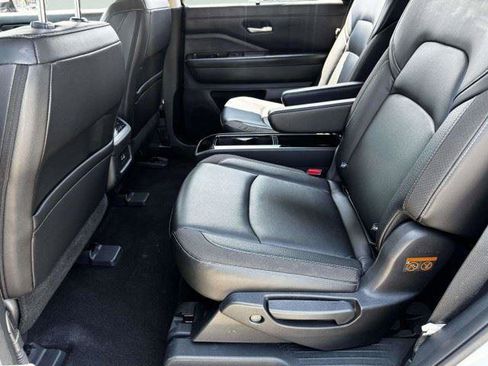 Used 2023 Nissan Pathfinder SL w/ SL Premium Package FWD image 34