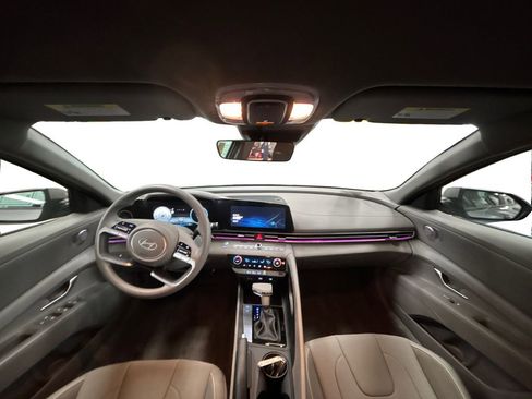 Used 2024 Hyundai Elantra SEL image 16