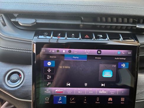 Used 2023 Jeep Grand Cherokee Limited w/ Luxury Tech Group II image 19