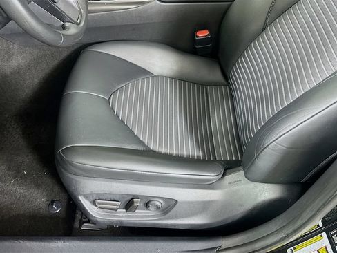 Used 2023 Toyota Camry SE w/ Convenience Package FWD image 19