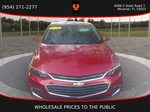 Used 2016 Chevrolet Malibu LT w/ Leather Package FWD image 2