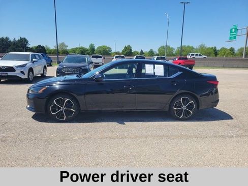 Used 2024 Nissan Altima 2.5 SR FWD image 3