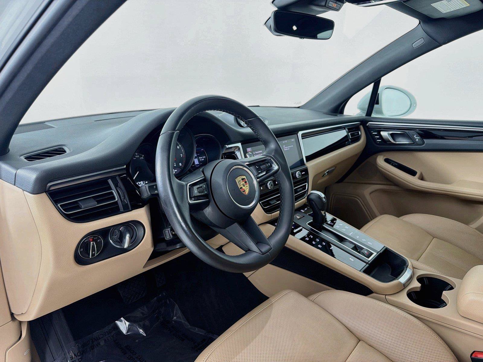 Certified 2023 Porsche Macan AWD/4WD image 4