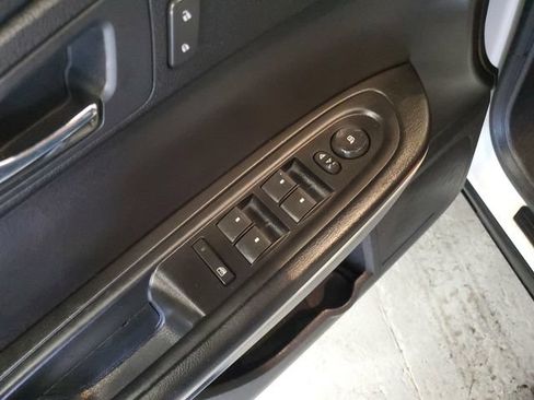 Used 2012 GMC Acadia SLE FWD image 13