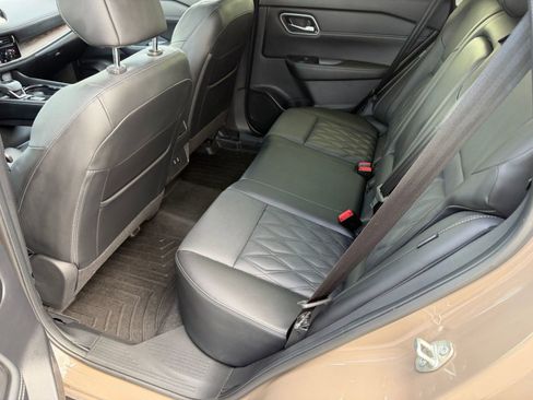 Certified 2025 Nissan Rogue Platinum FWD image 18