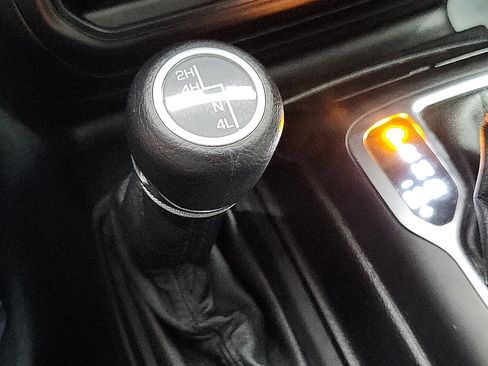 Used 2019 Jeep Wrangler Sport image 20