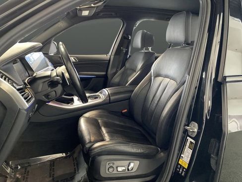 Used 2021 BMW X5 M50i image 4