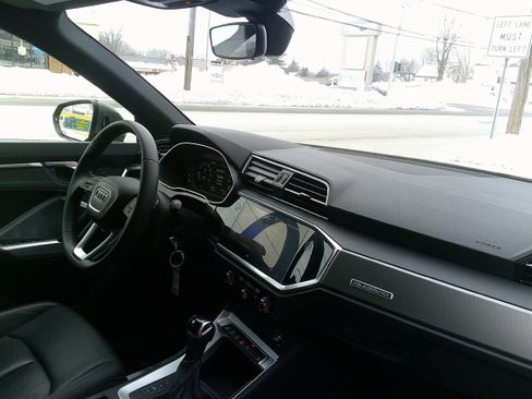 Used 2025 Audi Q3 2.0T Premium image 23