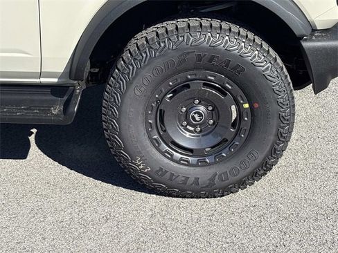 New 2025 Ford Bronco Outer Banks w/ Sasquatch Package image 9