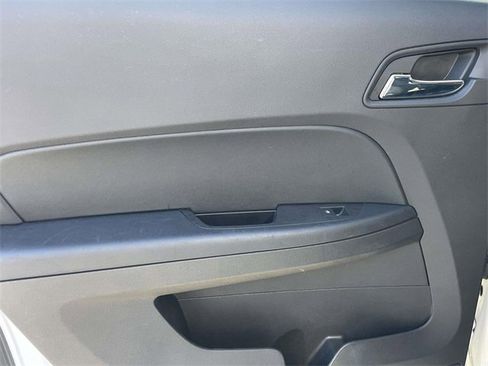 Used 2017 GMC Terrain SLE w/ Convenience Package image 24