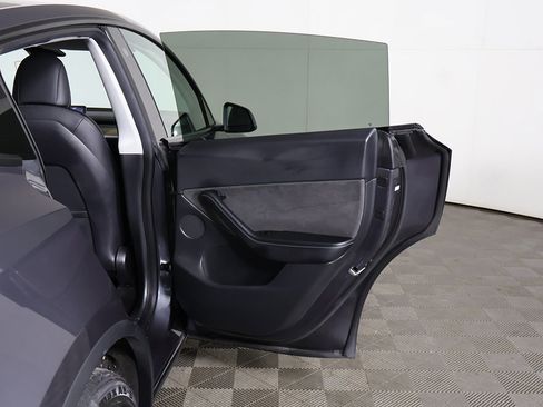 Used 2021 Tesla Model Y Long Range image 24