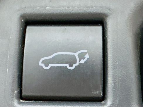 Used 2023 Toyota Highlander LE image 30