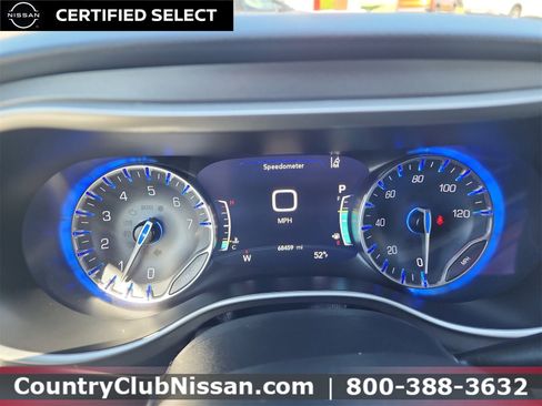 Used 2024 Chrysler Pacifica Touring-L image 21